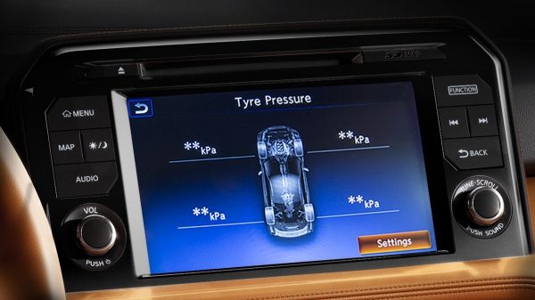 عرض شاشة نظام مراقبة ضغط الإطارات  في سيارة نيسان جي تي ار